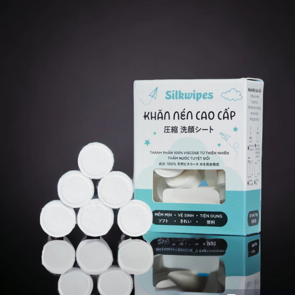 Khăn nén Green Silkwipes làm từ sợi tự nhiên, dạng viên nén nhỏ gọn, nở nhanh khi gặp nước, an toàn cho da và tiện dụng khi du lịch.
